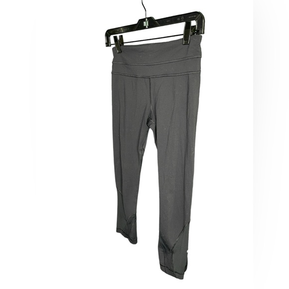 Lululemon Athleta Black Capris Mesh Mix Sz 4 Sell As Is - Picture 1 of 8